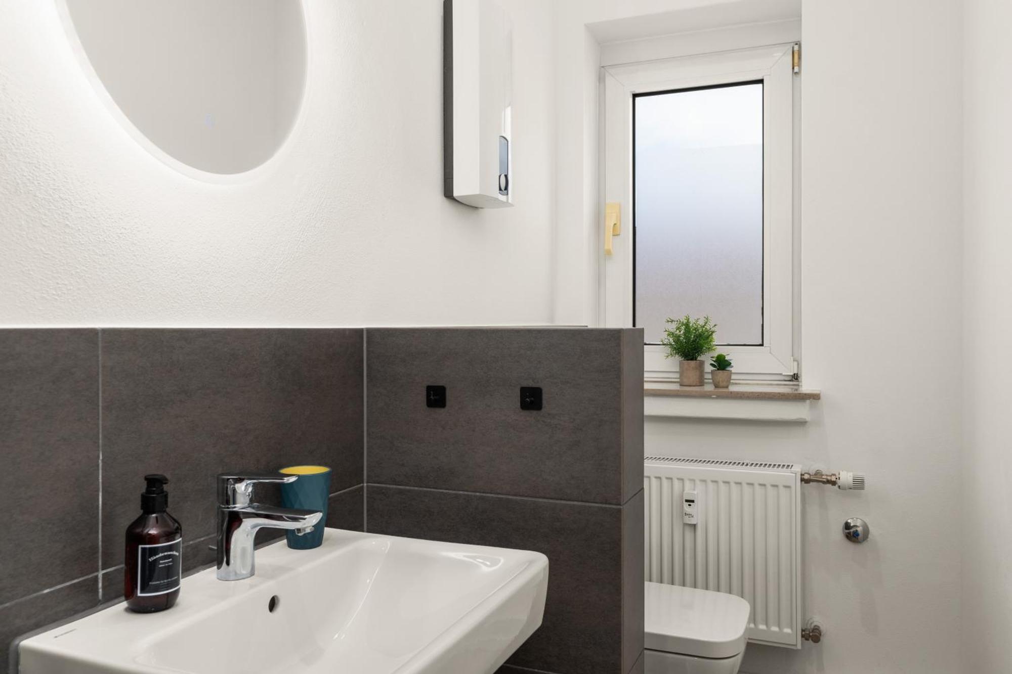 Homely-Apartment Manhattanart, Zentral, Parkplatz, Billard,Ps4, Dart, Balkon Bielefeld Exterior photo